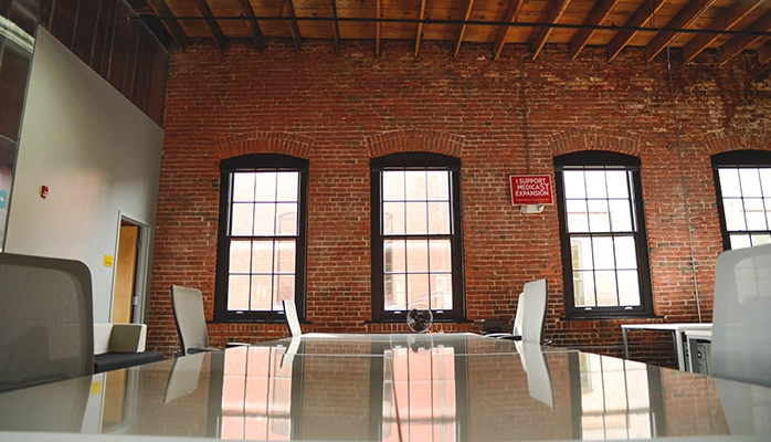 L’associé d'une société signant un bail en son nom ou pour le compte de celle-ci est le locataire L’associé d'une société signant un bail en son nom ou pour le compte de celle-ci est le locataire